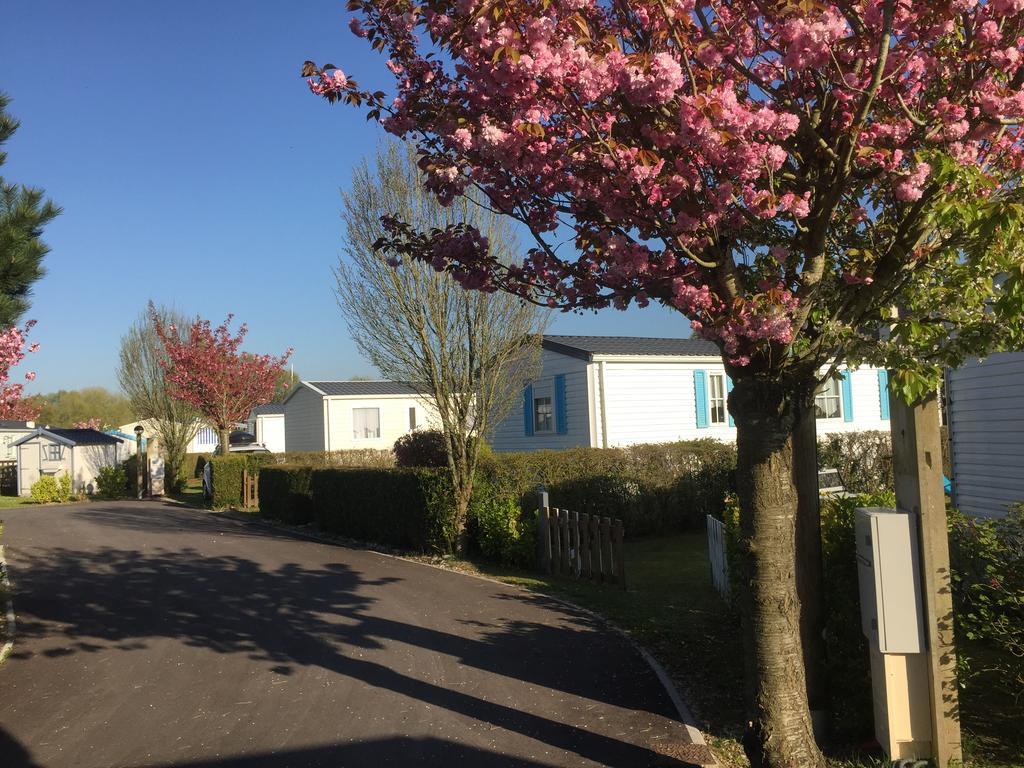 Camping Caravaning Les Cerisiers Berck Sur Mer Verton エクステリア 写真