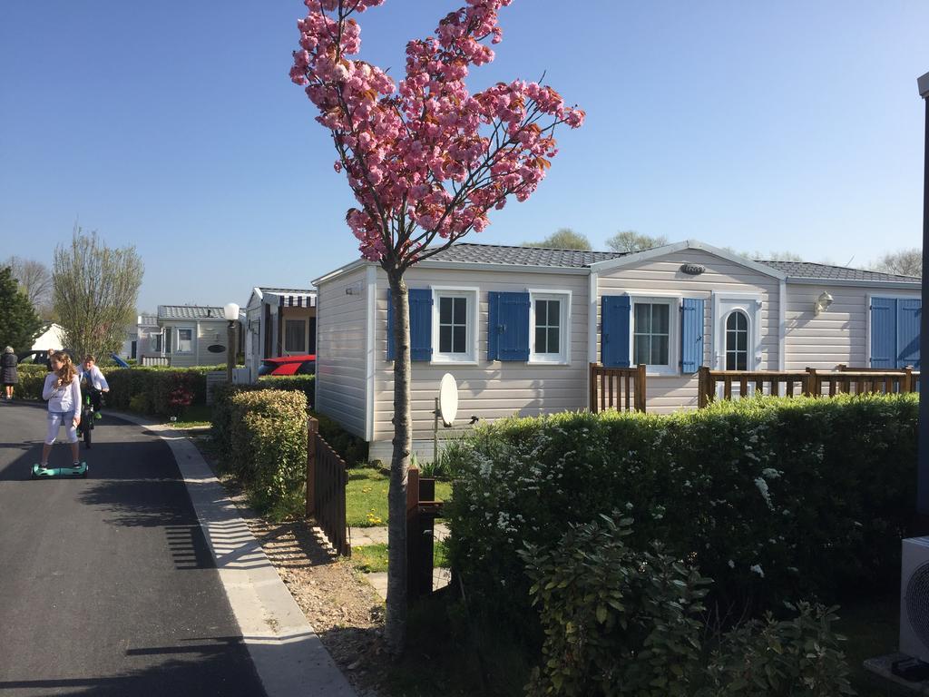 Camping Caravaning Les Cerisiers Berck Sur Mer Verton エクステリア 写真