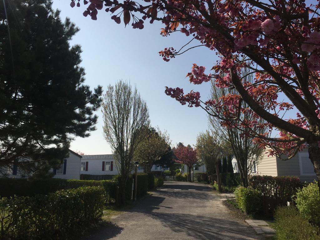 Camping Caravaning Les Cerisiers Berck Sur Mer Verton エクステリア 写真